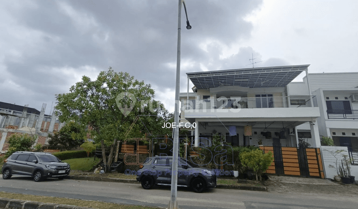Rumah Mewah di Sukajadi Lahan Luas Hadap Timur