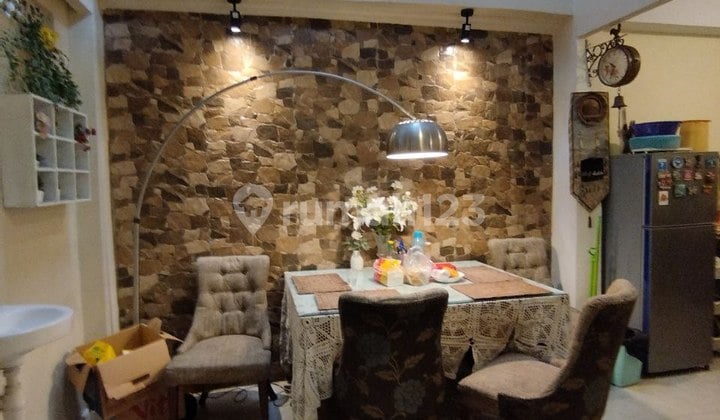 Rumah Bagus Baru Renovasi 2 Lantai Dekat Tol Limo Di Cinere Depok