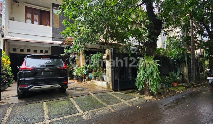 Rumah Luas Terawat di Zona Elit Keb Baru