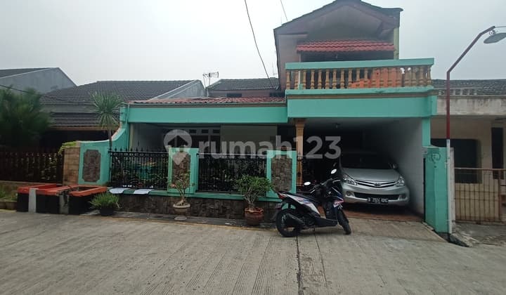 Rumah 2 Lantai Terawat SHM Nempel Taman Galaxy Bekasi Jawa Barat