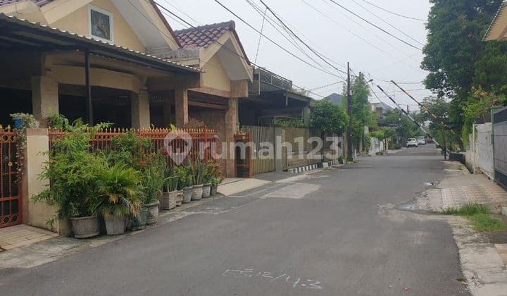 Rumah 2 Lantai Bagus SHM di Komplek Elite Taman Galaxy Bekasi