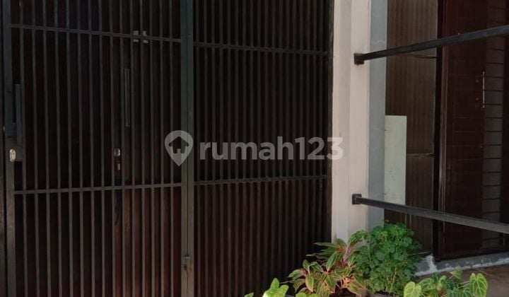 Dijual Cepat Rumah Kost Studento, Foresta, Lokasi Strategis di Cluster Studento