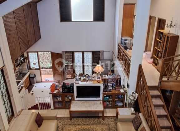 Dijual Rumah Cantik Klasik di Gegerkalong Bandung Barat