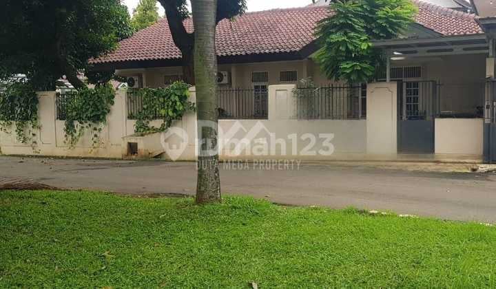 Rumah Posisi Hoek Dekat Toll Di Vila Melati Mas Tangerang Selatan