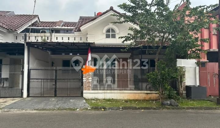 "A beautiful, comfortable, and strategic house in the Nusaloka Cluster, BSD City, 1 floor."