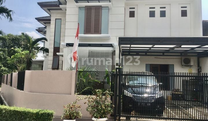 Hoek Luxurious 2-Story House Bintaro Sector 9 Tangsel