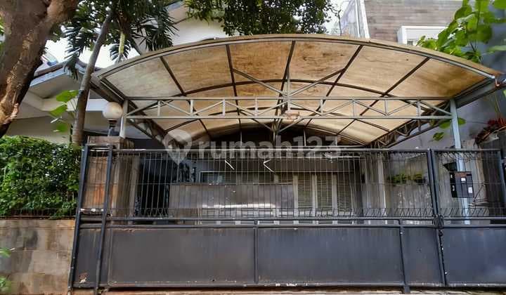 For Sale House in Pondok Indah South Jakarta, KPR Available.