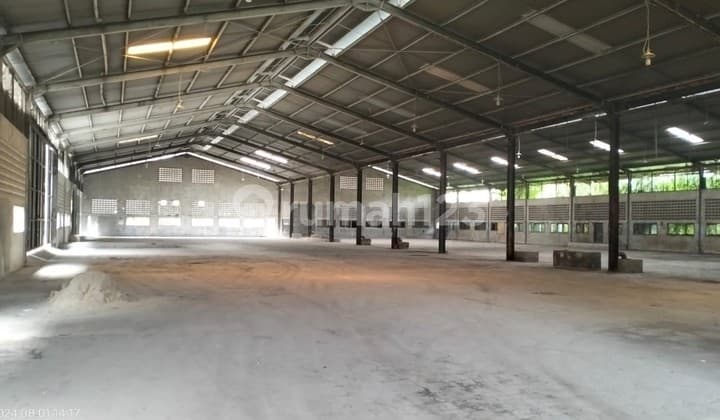 Warehouse for Sale Ready to Occupy Strategic Location in Batu Ceper