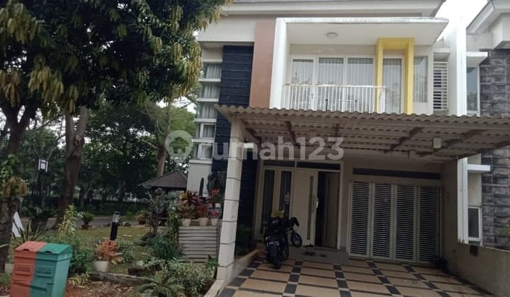 Rumah Mewah Hoek di Sumarecon Bekasi
