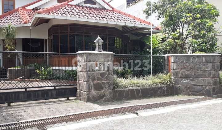 Luxury House 600 m2 Freehold Title Pasteur Sukaraja Bandung