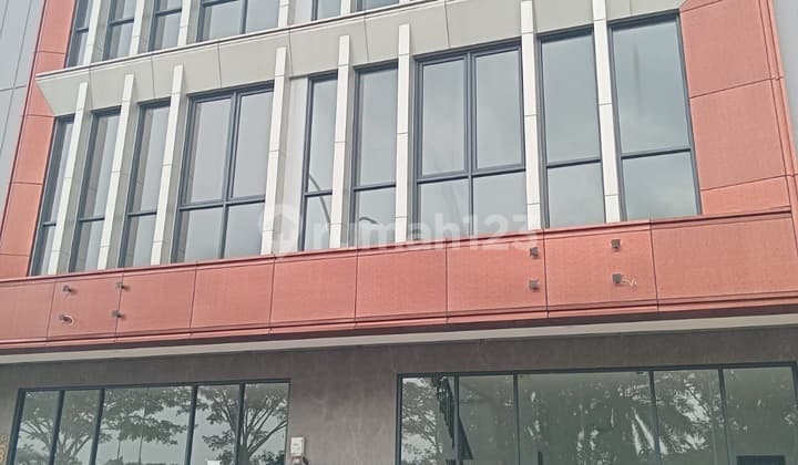 Ruko 3 Lantai Front Row Kota Wisata Cibubur