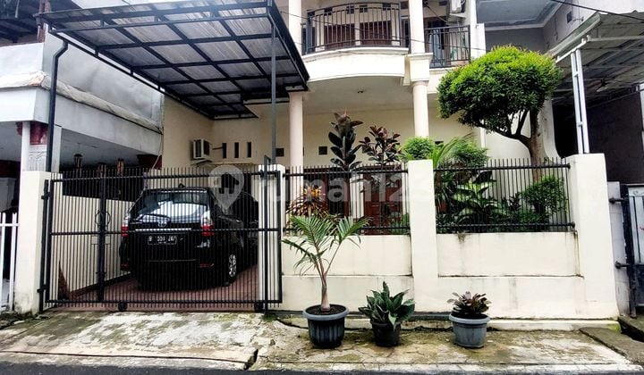 Rumah Lama Siap Huni Lokasi Tenang di Depok