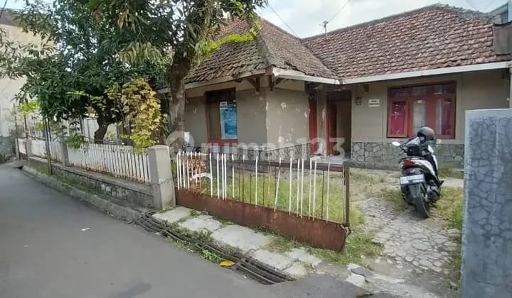 Rumah di Cicadas dkt rs santo yusup Antapani