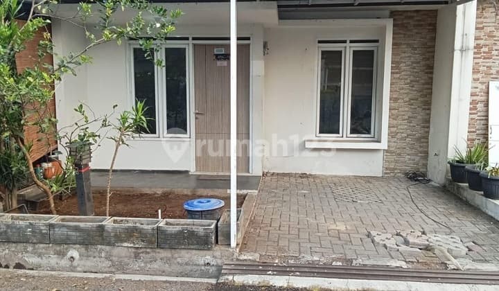 Minimalist house in Ciganitri, Buahbatu for 500 million