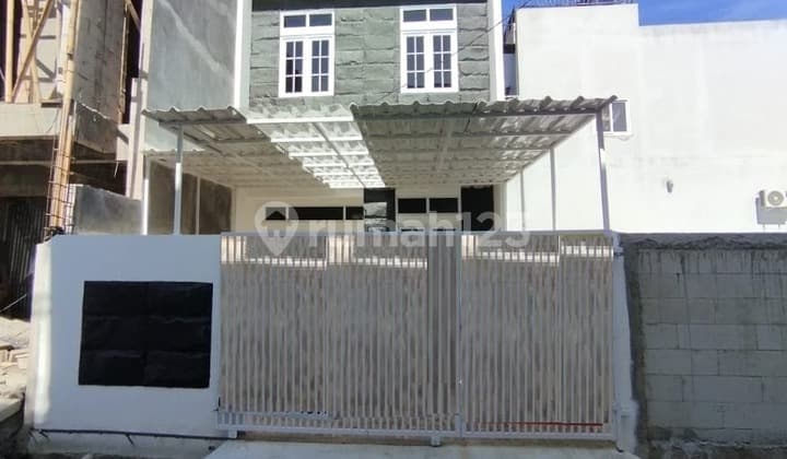 Rumah Baru 2 Lantai Siap Huni di Arcamanik Bukan Cisaranten