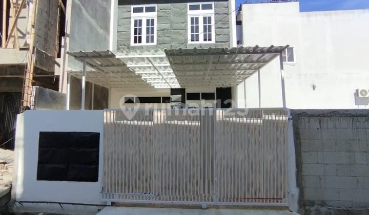 Rumah Baru 2 Lantai Siap Huni di Arcamanik Bukan Cisaranten