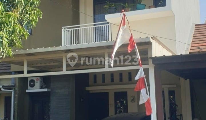 Rumah Tinggal 3 Lantai di Cluster Grand Sharon