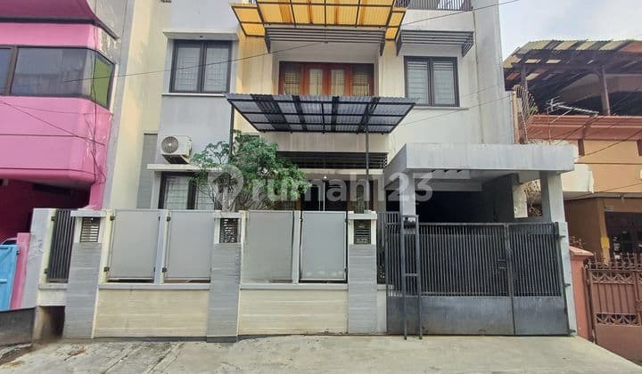 Rumah Bagus 3 Lnt, Nyaman Strategis, Tomang, Jakarta Barat