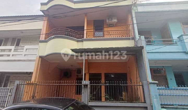 Rumah Nyaman 2 Lantai Siap Huni, Tomang, Jakarta Barat