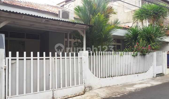 Rumah Asri dan Nyaman Tomang Hero, Jakarta Barat