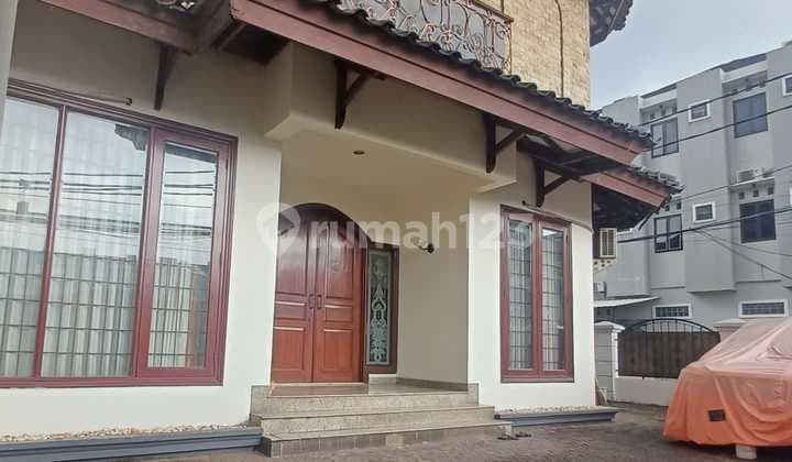 Rumah Hoek Bagus & Terawat, Tomang, Jakarta Barat