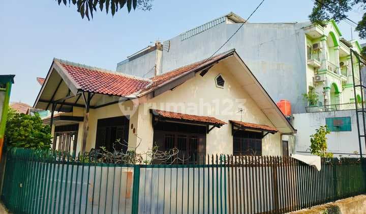 Rumah Luas 520m2, Lokasi Komersil, Tomang, Jakarta Barat