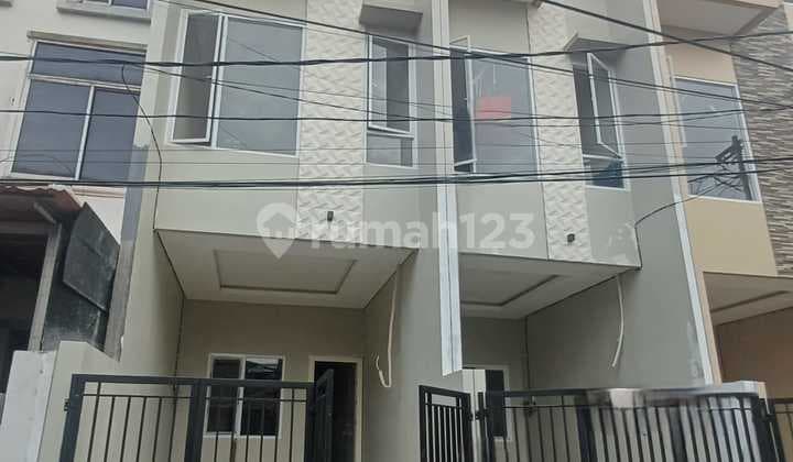 Rumah Baru Minimalis dalam Komplek di Tomang, Jakarta Barat