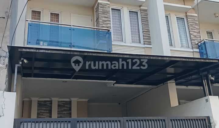 Dijual Rumah Minimalis Siap Huni 3 Lantai, Tomang, Jakarta Barat