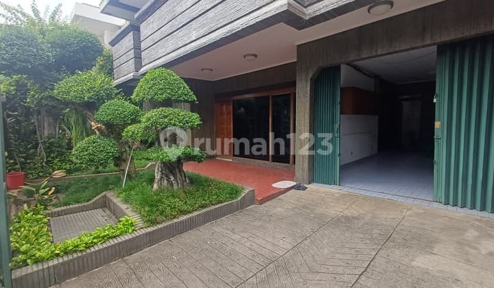 Rumah Cantik Unik, Vibes Old Money, Tomang Jakarta Barat