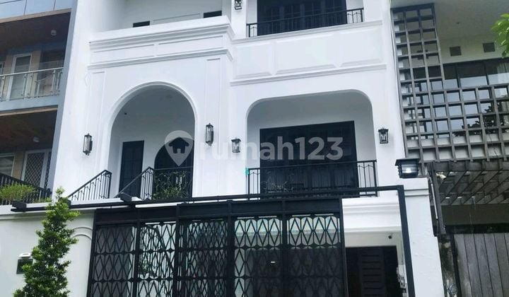 Dijual Rumah Bagus, Siap Huni, LT 8X18, LB 375, Hdp Selatan,Furnished