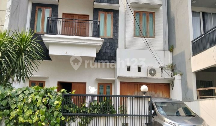 Dijual Rumah @ Puri Indah, LT 160M2, LB 250M2, 2Tingkat, Selatan, Shm,Pam