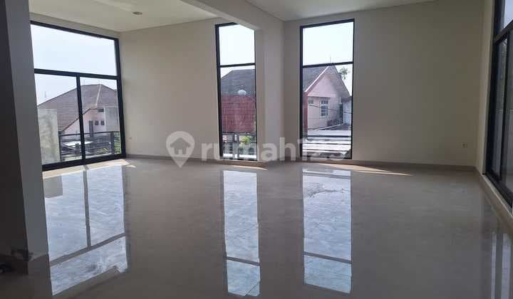 Rumah 2 Lantai Dalam Komplek di Cinere, Depok