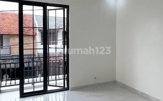 Rumah Mewah Dalam Komplek