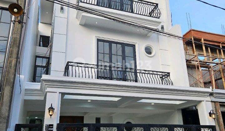 Rumah Mewah Dalam Komplek