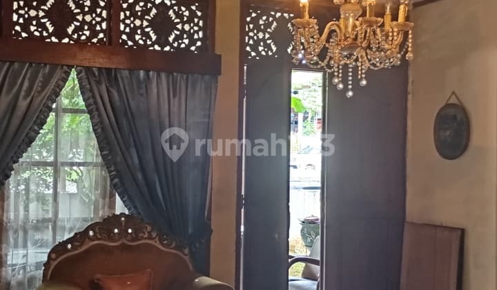 Rumah Dua Lantai Dalam Komplek Lokasi Strategis
