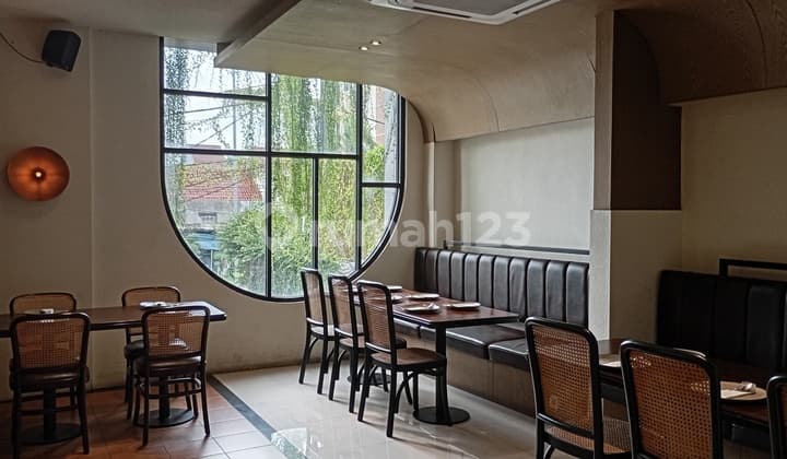 Ruang Usaha Modern Mewah 3 Lantai Lokasi Strategis Cocok Utk Kantor, Restoran, Cafe Dll