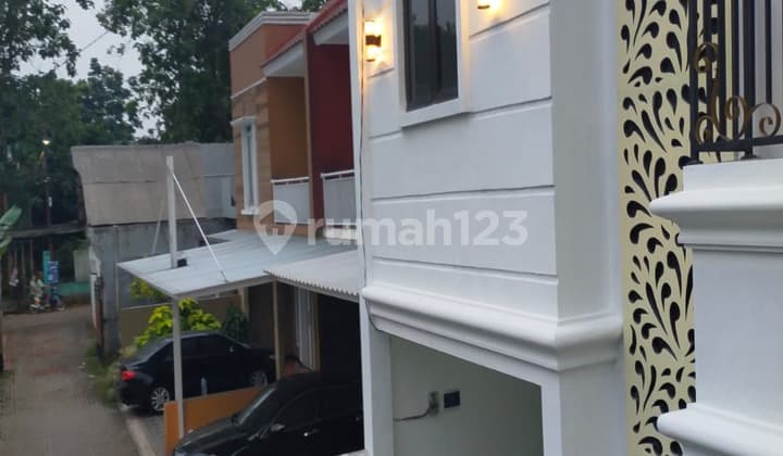 Rumah Bagus Di Beji Depok, diapit 2 pintu tol , 2 Row Jalan 2 Mobil