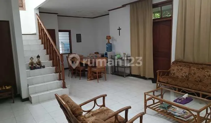 Rumah Bagus 2 Lantai Beji, Depok, Lokasi Strategis