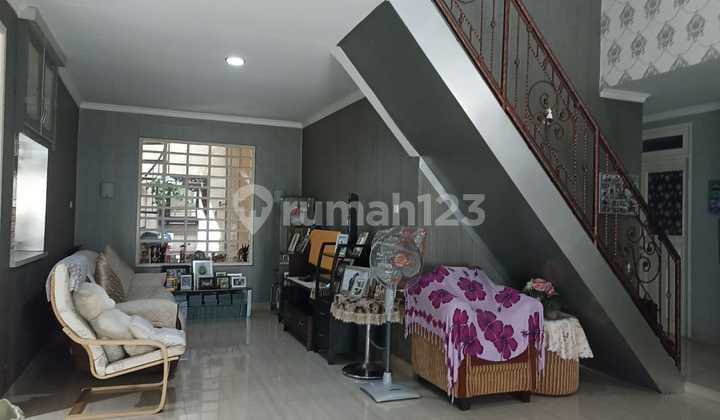 Rumah 2 Lantai Dalam Komplek di Cinere, Depok