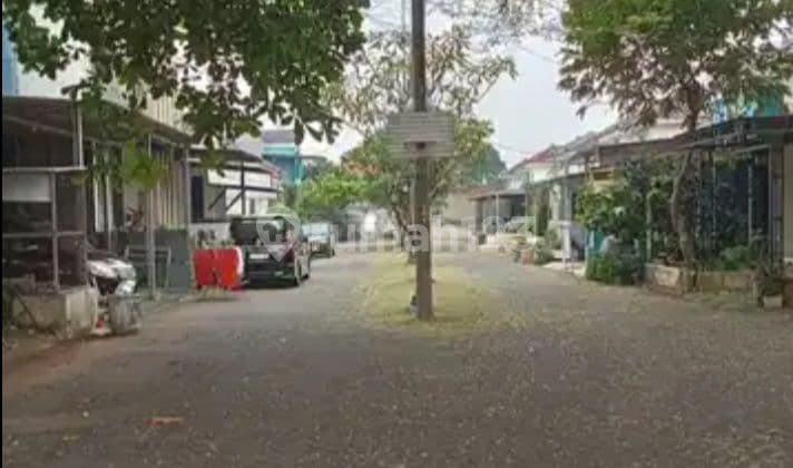 Cheap, Rarely Available...1-Story House in Cirendeu, Close to MRT Lebak Bulus Access.