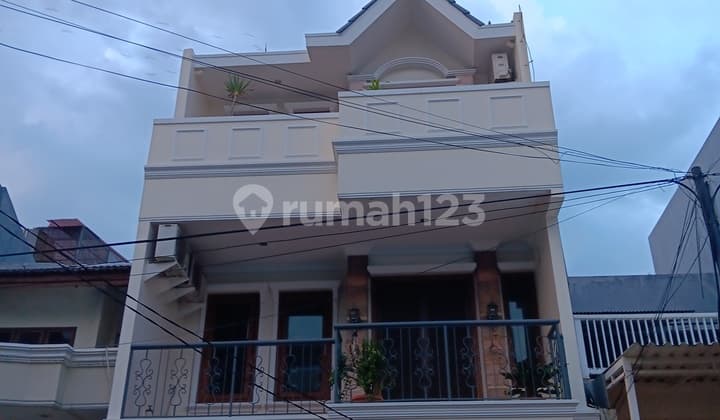 Rumah Kelapa Gading 3 Lantai Jual Cepat bisa KPR