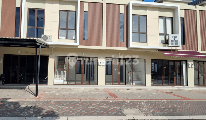 Savoy Shop House, 4.5 meters wide, in Jakarta Garden City (JGC), Cakung