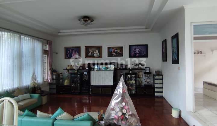 Rumah Modern Terawat 2 Lantai Setra Indah Bandung