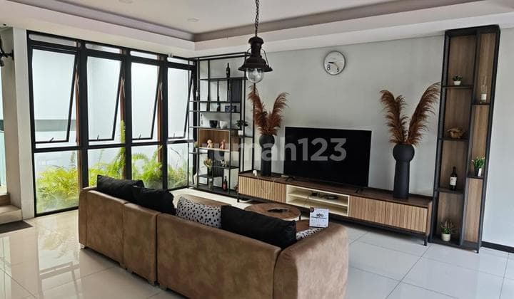 Rumah 2 Lantai Hadap Selatan di Babakan Jeruk Bandung
