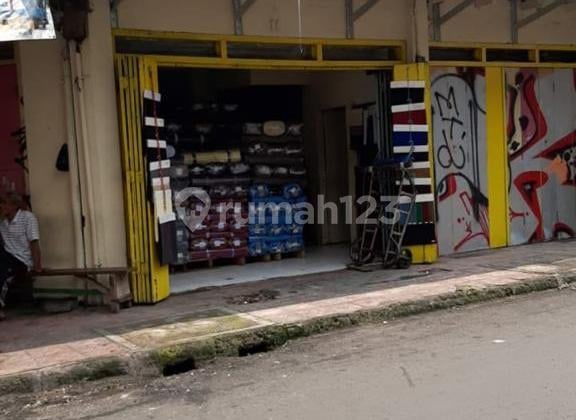Ruang Usaha untuk Toko Kain di Dulatip Bandung