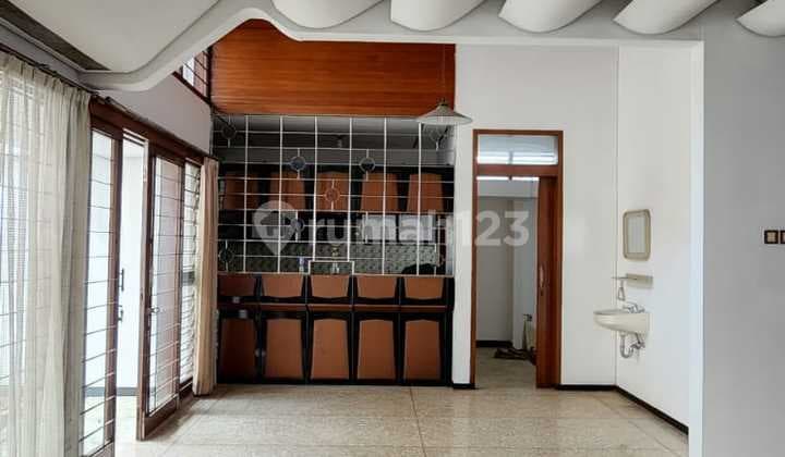 Well-Maintained Comfortable House in Ciumbuleuit Bandung