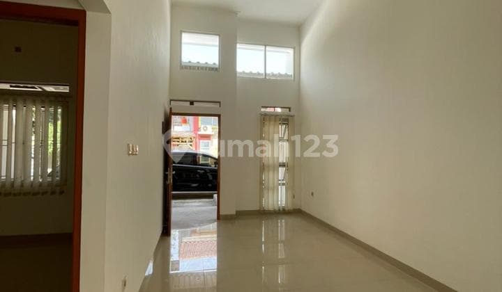 Rumah 1 Lantai Dalam Komplek, di Cinere, Depok, Lokasi Strategis