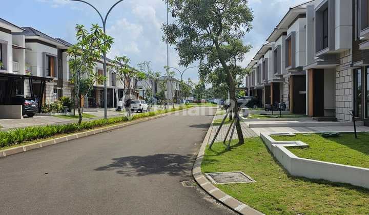 Di Jual Rumah Depan Mall Ciputra Tangerang. Sf