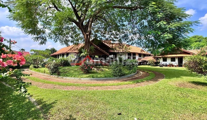 Villa House Suitable For Residence or Cluster in Cirendeu