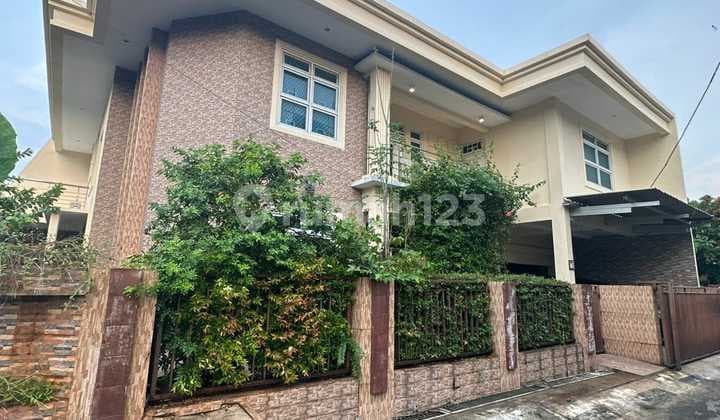 Cheap Sale !! Corner House in Kalibata, South Jakarta